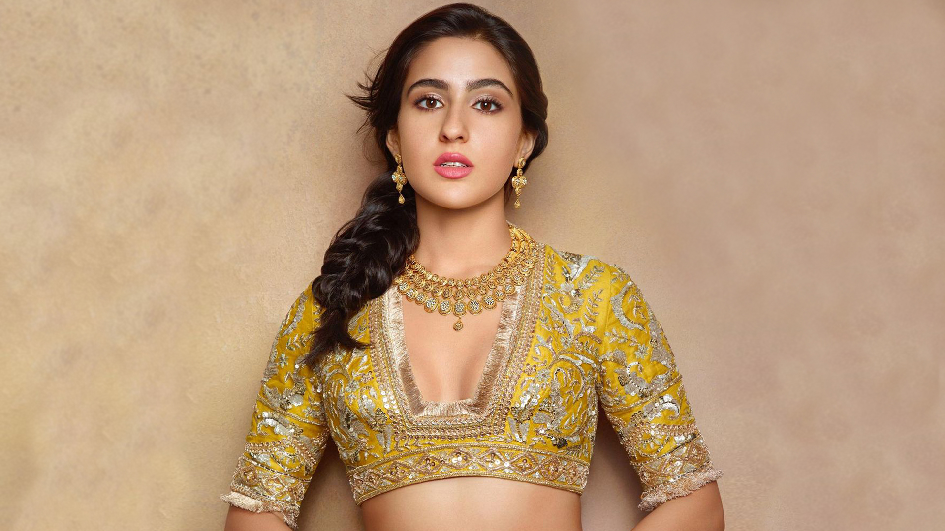 Sara-Ali-Khan-wearing-yellow-Manish-Malhotra-lehenga.jpg