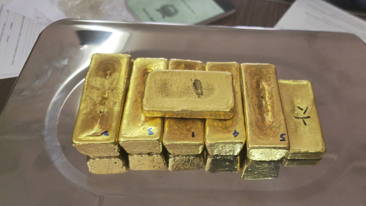 Indian-National-Caught-Smuggling-Rs-17,00,00,000-Cash,-Gold-At-Zambia-Airport.jpg-1.jpg