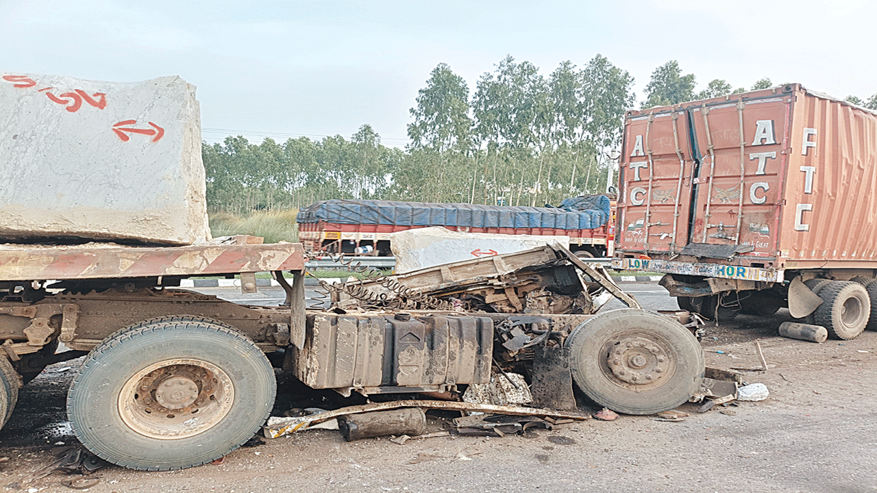 singupuram accident-1.gif