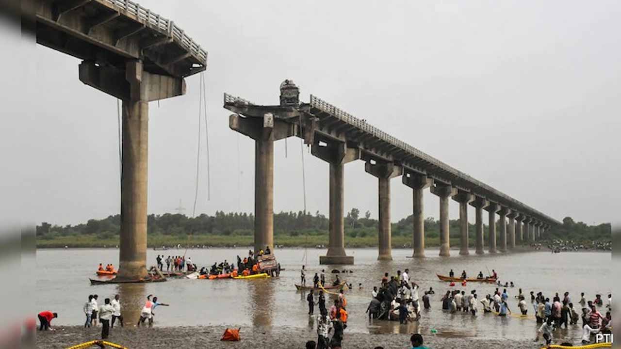 Gambhira-bridge-collapse-3.jpg