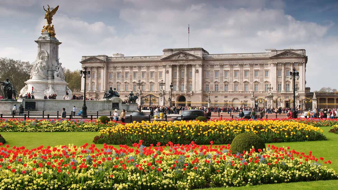Buckingham-Palace-3.jpg