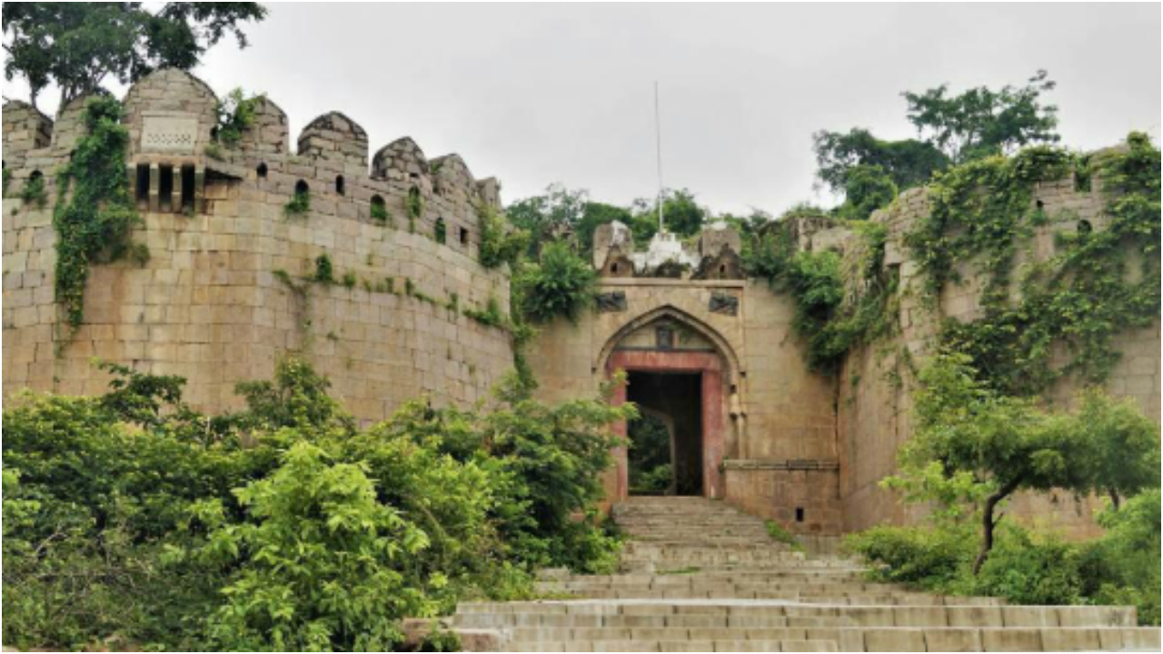 Medak Fort.jpg